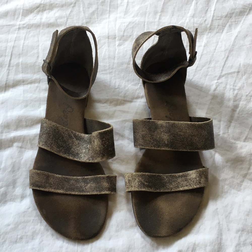 SOLD ✖️ FP Crowe Distressed Leather Sandals